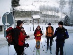 Pár fotek ze Základní kurzu Skialpinismu, Velmi dobré sněhové podmínky (prašánek) prověřili účastníky a jejich lyžařské schopnosti. Lavinové riziko posuzovali všichni za nádherného počasí a tak mráz vydepat jen jednu účastnici... - fotografie 5