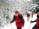 Pár fotek ze Základní kurzu Skialpinismu, Velmi dobré sněhové podmínky (prašánek) prověřili účastníky a jejich lyžařské schopnosti. Lavinové riziko posuzovali všichni za nádherného počasí a tak mráz vydepat jen jednu účastnici... - fotografie 6