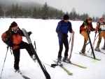 Pár fotek ze Základní kurzu Skialpinismu, Velmi dobré sněhové podmínky (prašánek) prověřili účastníky a jejich lyžařské schopnosti. Lavinové riziko posuzovali všichni za nádherného počasí a tak mráz vydepat jen jednu účastnici... - fotografie 18