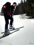 Pár fotek ze Základní kurzu Skialpinismu, Velmi dobré sněhové podmínky (prašánek) prověřili účastníky a jejich lyžařské schopnosti. Lavinové riziko posuzovali všichni za nádherného počasí a tak mráz vydepat jen jednu účastnici... - fotografie 28