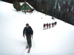 Pár fotek ze Základního kurzu SKIALPINISMU, Těžce na cvičišti - lehce na bojišti! Tentokrát nám Krakonoš přichystal náročné podmínky v podobě změklého a probředlého sněhu a krusty. Hluboce smekám před všemi účastníky a jejich lyžařskými schopno - fotografie 2