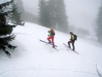 Pár fotek ze Základního kurzu SKIALPINISMU, Těžce na cvičišti - lehce na bojišti! Tentokrát nám Krakonoš přichystal náročné podmínky v podobě změklého a probředlého sněhu a krusty. Hluboce smekám před všemi účastníky a jejich lyžařskými schopno - fotografie 18
