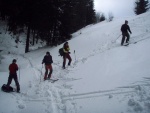 Pár fotek ze Základního kurzu SKIALPINISMU, Těžce na cvičišti - lehce na bojišti! Tentokrát nám Krakonoš přichystal náročné podmínky v podobě změklého a probředlého sněhu a krusty. Hluboce smekám před všemi účastníky a jejich lyžařskými schopno - fotografie 34