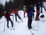 Pár fotek ze Základního kurzu SKIALPINISMU, Těžce na cvičišti - lehce na bojišti! Tentokrát nám Krakonoš přichystal náročné podmínky v podobě změklého a probředlého sněhu a krusty. Hluboce smekám před všemi účastníky a jejich lyžařskými schopno - fotografie 42