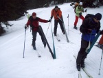 Pár fotek ze Základního kurzu SKIALPINISMU, Těžce na cvičišti - lehce na bojišti! Tentokrát nám Krakonoš přichystal náročné podmínky v podobě změklého a probředlého sněhu a krusty. Hluboce smekám před všemi účastníky a jejich lyžařskými schopno - fotografie 43