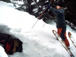 Pár fotek ze Základního kurzu SKIALPINISMU, Těžce na cvičišti - lehce na bojišti! Tentokrát nám Krakonoš přichystal náročné podmínky v podobě změklého a probředlého sněhu a krusty. Hluboce smekám před všemi účastníky a jejich lyžařskými schopno - fotografie 77