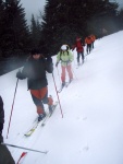 Pár fotek ze Základního kurzu SKIALPINISMU, Těžce na cvičišti - lehce na bojišti! Tentokrát nám Krakonoš přichystal náročné podmínky v podobě změklého a probředlého sněhu a krusty. Hluboce smekám před všemi účastníky a jejich lyžařskými schopno - fotografie 88