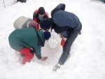 Pár fotek ze ZÁKLADNÍHO KURZU SKIALPINISMU, Sobotní prašanový náhul si všichni užili dosytosti. Nekutečná radost z yžování na nedotčených svazích, prostě úlet! Nedělní lavinový blok byl díky sněhovému masakru opravdu prvotřídní! Škoda jen toho - fotografie 97