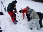 Pár fotek ze ZÁKLADNÍHO KURZU SKIALPINISMU, Sobotní prašanový náhul si všichni užili dosytosti. Nekutečná radost z yžování na nedotčených svazích, prostě úlet! Nedělní lavinový blok byl díky sněhovému masakru opravdu prvotřídní! Škoda jen toho - fotografie 99
