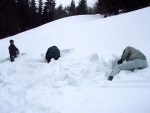 Pár fotek ze ZÁKLADNÍHO KURZU SKIALPINISMU, Sobotní prašanový náhul si všichni užili dosytosti. Nekutečná radost z yžování na nedotčených svazích, prostě úlet! Nedělní lavinový blok byl díky sněhovému masakru opravdu prvotřídní! Škoda jen toho - fotografie 104