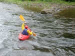 Kajaková Škola CK Klíč, Jizera měla parádní vodu, jen kdyby to sluníčko aspoň na chvíli vykouklo. Omluvte tedy fotky, světla bylo opravdu málo.. - fotografie 25