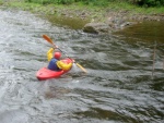 Kajaková Škola CK Klíč, Jizera měla parádní vodu, jen kdyby to sluníčko aspoň na chvíli vykouklo. Omluvte tedy fotky, světla bylo opravdu málo.. - fotografie 26