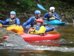 Kajaková Škola CK Klíč, Jizera měla parádní vodu, jen kdyby to sluníčko aspoň na chvíli vykouklo. Omluvte tedy fotky, světla bylo opravdu málo.. - fotografie 73