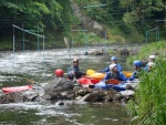 Kajaková Škola CK Klíč, Jizera měla parádní vodu, jen kdyby to sluníčko aspoň na chvíli vykouklo. Omluvte tedy fotky, světla bylo opravdu málo.. - fotografie 79