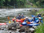 Kajaková Škola CK Klíč, Jizera měla parádní vodu, jen kdyby to sluníčko aspoň na chvíli vykouklo. Omluvte tedy fotky, světla bylo opravdu málo.. - fotografie 80