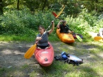 Kajaková škola Jizera, Nádherníé počasí a optimální voda. Takové byly podmínky na Jizeře a na účastnících byly vidět velké pokroky. Všechny zdraví Venca a Péca - fotografie 42