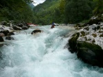 Kajaková škola SOČA, Bezvadné počasí, optimální voda, vynikající parta, takže nebýt toho vleku... nemělo to nejmenší vadu. Kluci díky za fotky! - fotografie 44
