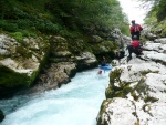 Kajaková škola SOČA, Bezvadné počasí, optimální voda, vynikající parta, takže nebýt toho vleku... nemělo to nejmenší vadu. Kluci díky za fotky! - fotografie 48