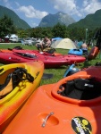 Kajaková škola SOČA, Bezvadné počasí, optimální voda, vynikající parta, takže nebýt toho vleku... nemělo to nejmenší vadu. Kluci díky za fotky! - fotografie 51