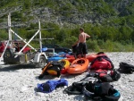 Kajaková škola SOČA, Bezvadné počasí, optimální voda, vynikající parta, takže nebýt toho vleku... nemělo to nejmenší vadu. Kluci díky za fotky! - fotografie 63
