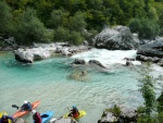 Kajaková škola SOČA, Bezvadné počasí, optimální voda, vynikající parta, takže nebýt toho vleku... nemělo to nejmenší vadu. Kluci díky za fotky! - fotografie 100