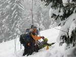 Pár fotek ze Základního kurzu SKIALPINISMU, Konečně jsou opět skvělé podmínky pro tento nádherný sport: spousty prašanu, drobné sněžení, týmová pohoda, výborné podmínky pro lavinový blok, no prostě luxus! A to osobní zlepšení u všech při jízdě - fotografie 51