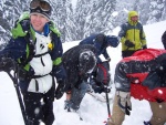Pár fotek ze Základního kurzu SKIALPINISMU, Konečně jsou opět skvělé podmínky pro tento nádherný sport: spousty prašanu, drobné sněžení, týmová pohoda, výborné podmínky pro lavinový blok, no prostě luxus! A to osobní zlepšení u všech při jízdě - fotografie 91