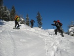 Fotky z posledního lednového skialp kurzu, Krakonoš konečně dostal rozum a seslal bohatou prašanovou nadílku. V sobotu doslova sněhový masakr a v neděli super podmínky pro lavinový blok... - fotografie 59