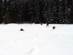 PÁR FOTEK ZE ZÁKLADNÍHO KURZU SKIALPINISMU, Tak takhle má vypadat pravá zima. Parádní podmínky v parádní partě. Takže tu máme zase 9 nových skialpinistů.. - fotografie 14