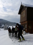 PÁR FOTEK ZE ZÁKLADNÍHO KURZU SKIALPINISMU, Tak takhle má vypadat pravá zima. Parádní podmínky v parádní partě. Takže tu máme zase 9 nových skialpinistů.. - fotografie 38