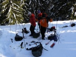 PÁR FOTEK ZE ZÁKLADNÍHO KURZU SKIALPINISMU, Tak takhle má vypadat pravá zima. Parádní podmínky v parádní partě. Takže tu máme zase 9 nových skialpinistů.. - fotografie 54