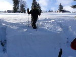 PÁR FOTEK ZE ZÁKLADNÍHO KURZU SKIALPINISMU, Tak takhle má vypadat pravá zima. Parádní podmínky v parádní partě. Takže tu máme zase 9 nových skialpinistů.. - fotografie 85