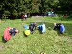 JIZERA - Kajaková škola, Základní kurz prověřil odolnost a odhodlání účastníků stát se kajakářem a kajakářkou. V sobotu bylo na Paralíčku hodně vody a tak výcvik byl náročný. Dobrý stav měla v neděli Kamenice. A tak závěrečný - fotografie 8