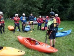 JIZERA - Kajaková škola, Základní kurz prověřil odolnost a odhodlání účastníků stát se kajakářem a kajakářkou. V sobotu bylo na Paralíčku hodně vody a tak výcvik byl náročný. Dobrý stav měla v neděli Kamenice. A tak závěrečný - fotografie 14