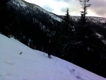 SKIALPINISTICKÝ VÍKEND V KORKONOŠÍCH, Výborná parta, náročný program a nakonec i výborné počasí. A sníh prověřil všechny lyžaře :-) - fotografie 13