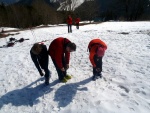 Základní kurz skialpinismu, Záverečný kurz této zimní sezony proběhl. Sněhu je již méně a tak i program tomu byl přizpůsoben. Na náladě to však určitě nebylo vidět a všichni jsme si tento jarní kurz parádně užili. Slunečná neděl - fotografie 13