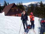 Základní kurz skialpinismu, Záverečný kurz této zimní sezony proběhl. Sněhu je již méně a tak i program tomu byl přizpůsoben. Na náladě to však určitě nebylo vidět a všichni jsme si tento jarní kurz parádně užili. Slunečná neděl - fotografie 15