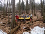 RAFTING NA JIZEŘE 2.4.2011, Parádní voda: 21 m3, všichni co jeli, to vážně to vychytali. Vlny, hukot, zábava... no prostě nádhera. Jedna posádka yukonu to nakonec po 4 koupelích vzdala a předsedla do raftu, ale jinak paráda. Poč - fotografie 8