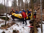 RAFTING NA JIZEŘE 2.4.2011, Parádní voda: 21 m3, všichni co jeli, to vážně to vychytali. Vlny, hukot, zábava... no prostě nádhera. Jedna posádka yukonu to nakonec po 4 koupelích vzdala a předsedla do raftu, ale jinak paráda. Poč - fotografie 11