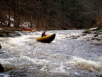 RAFTING NA JIZEŘE 2.4.2011, Parádní voda: 21 m3, všichni co jeli, to vážně to vychytali. Vlny, hukot, zábava... no prostě nádhera. Jedna posádka yukonu to nakonec po 4 koupelích vzdala a předsedla do raftu, ale jinak paráda. Poč - fotografie 50