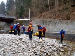 RAFTING NA JIZEŘE 2.4.2011, Parádní voda: 21 m3, všichni co jeli, to vážně to vychytali. Vlny, hukot, zábava... no prostě nádhera. Jedna posádka yukonu to nakonec po 4 koupelích vzdala a předsedla do raftu, ale jinak paráda. Poč - fotografie 54