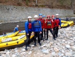 RAFTING NA JIZEŘE 2.4.2011, Parádní voda: 21 m3, všichni co jeli, to vážně to vychytali. Vlny, hukot, zábava... no prostě nádhera. Jedna posádka yukonu to nakonec po 4 koupelích vzdala a předsedla do raftu, ale jinak paráda. Poč - fotografie 57