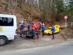 RAFTING JIZERA 9.4.2011, Zpočátku chladné počasí se změnilo v nádherný slunečný den a tak byl rafting i za menší vody parádní. Jizera je prostě nádherná. Také dva Francouzi z posádky jednoho raftu byli nadšeni stejně jako ost - fotografie 9
