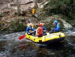 RAFTING JIZERA 9.4.2011, Zpočátku chladné počasí se změnilo v nádherný slunečný den a tak byl rafting i za menší vody parádní. Jizera je prostě nádherná. Také dva Francouzi z posádky jednoho raftu byli nadšeni stejně jako ost - fotografie 41