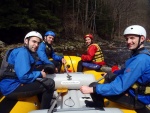RAFTING JIZERA 9.4.2011, Zpočátku chladné počasí se změnilo v nádherný slunečný den a tak byl rafting i za menší vody parádní. Jizera je prostě nádherná. Také dva Francouzi z posádky jednoho raftu byli nadšeni stejně jako ost - fotografie 55