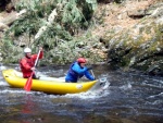 RAFTING JIZERA 9.4.2011, Zpočátku chladné počasí se změnilo v nádherný slunečný den a tak byl rafting i za menší vody parádní. Jizera je prostě nádherná. Také dva Francouzi z posádky jednoho raftu byli nadšeni stejně jako ost - fotografie 59