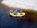 RAFTING JIZERA 9.4.2011, Zpočátku chladné počasí se změnilo v nádherný slunečný den a tak byl rafting i za menší vody parádní. Jizera je prostě nádherná. Také dva Francouzi z posádky jednoho raftu byli nadšeni stejně jako ost - fotografie 70