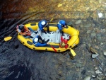 RAFTING JIZERA 9.4.2011, Zpočátku chladné počasí se změnilo v nádherný slunečný den a tak byl rafting i za menší vody parádní. Jizera je prostě nádherná. Také dva Francouzi z posádky jednoho raftu byli nadšeni stejně jako ost - fotografie 77