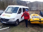 RAFTING JIZERA 9.4.2011, Zpočátku chladné počasí se změnilo v nádherný slunečný den a tak byl rafting i za menší vody parádní. Jizera je prostě nádherná. Také dva Francouzi z posádky jednoho raftu byli nadšeni stejně jako ost - fotografie 83