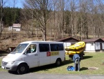 RAFTING NA JIZEŘE 10.4.2011, Sluncem zalité údolí řeky Jizery vynahradilo menší stav vody. Skvělá nálada a spousta zábavy na raftech, velmi příjemné přivítaní jara. - fotografie 3